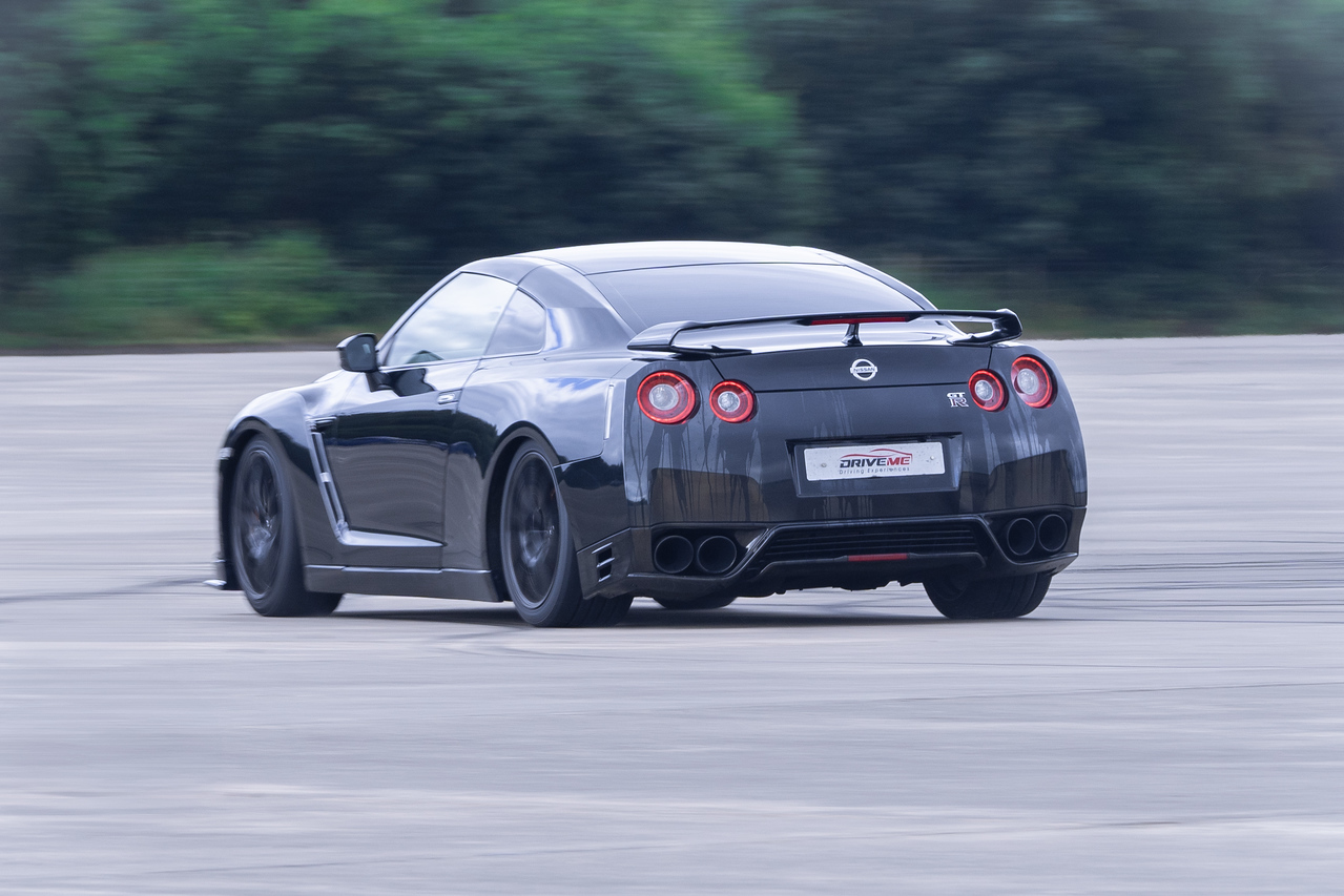 6the Gear Driving Experiences Nissan GTR